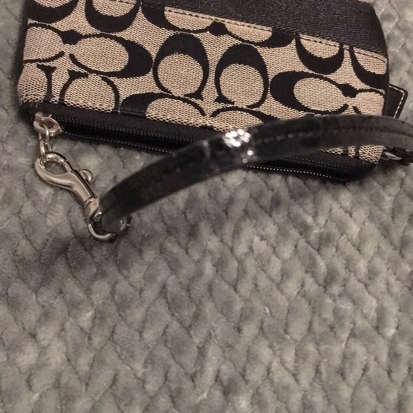 Coach wristlet - Picture 5 of 5